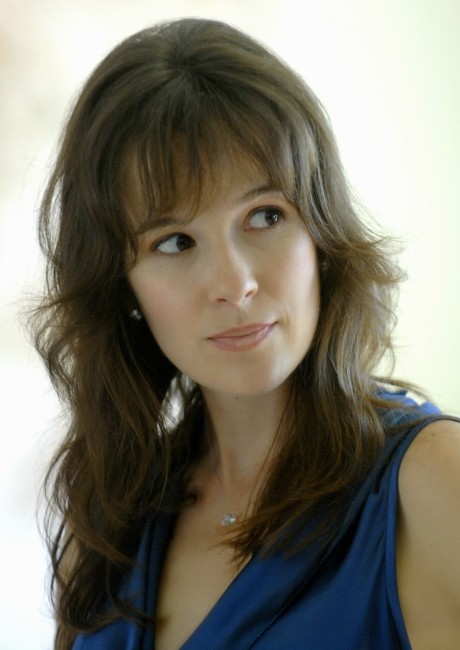 Claire Van Der Boom interprète le personnage de Rachel Edwards, l'ex-femme de Danny (Scott Caan).