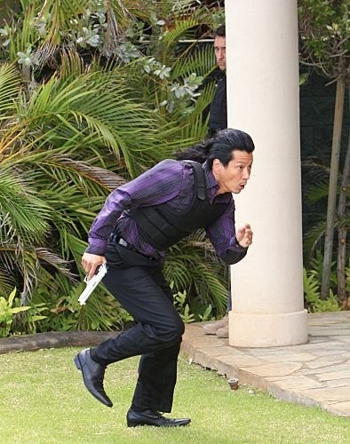 Sang Min (Will Yun Lee) tente de s'enfuir.
