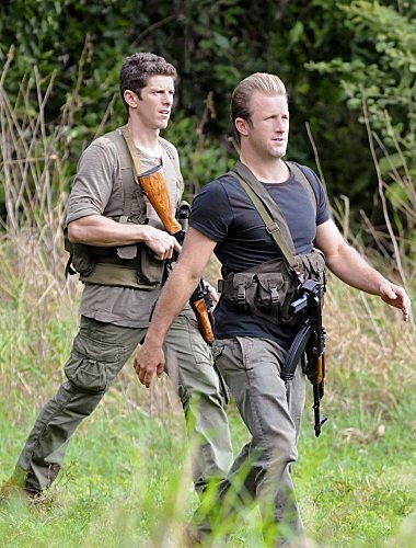 Danny Williams (Scott Caan) & le Lt. Bradley Jacks (Sean MacCormac).
