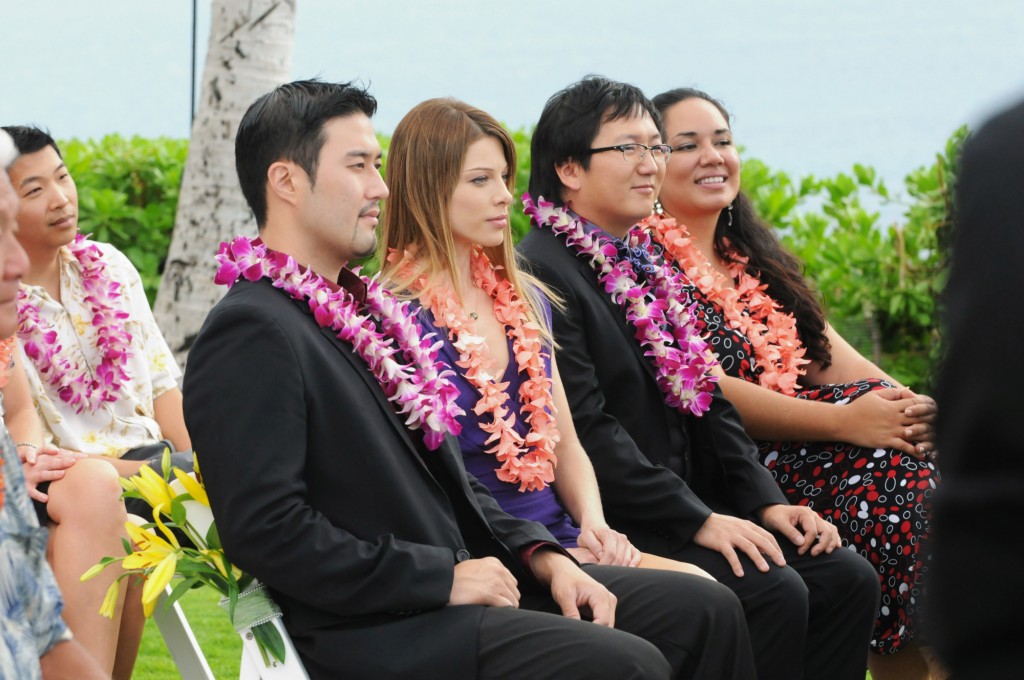 Lori (Lauren German) et Max (Masi Oka) assistent au mariage de Chin et Malia.