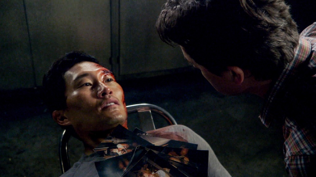 Chin (Daniel Dae Kim) est torturé par un tueur en série.