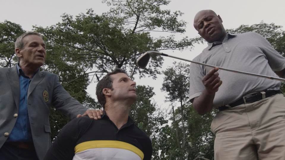 Sur un terrain de golf, Grover (Chi McBride) vient d'arrêter un suspect avec l'aide de Zev Shaham (Alon Aboutboul).